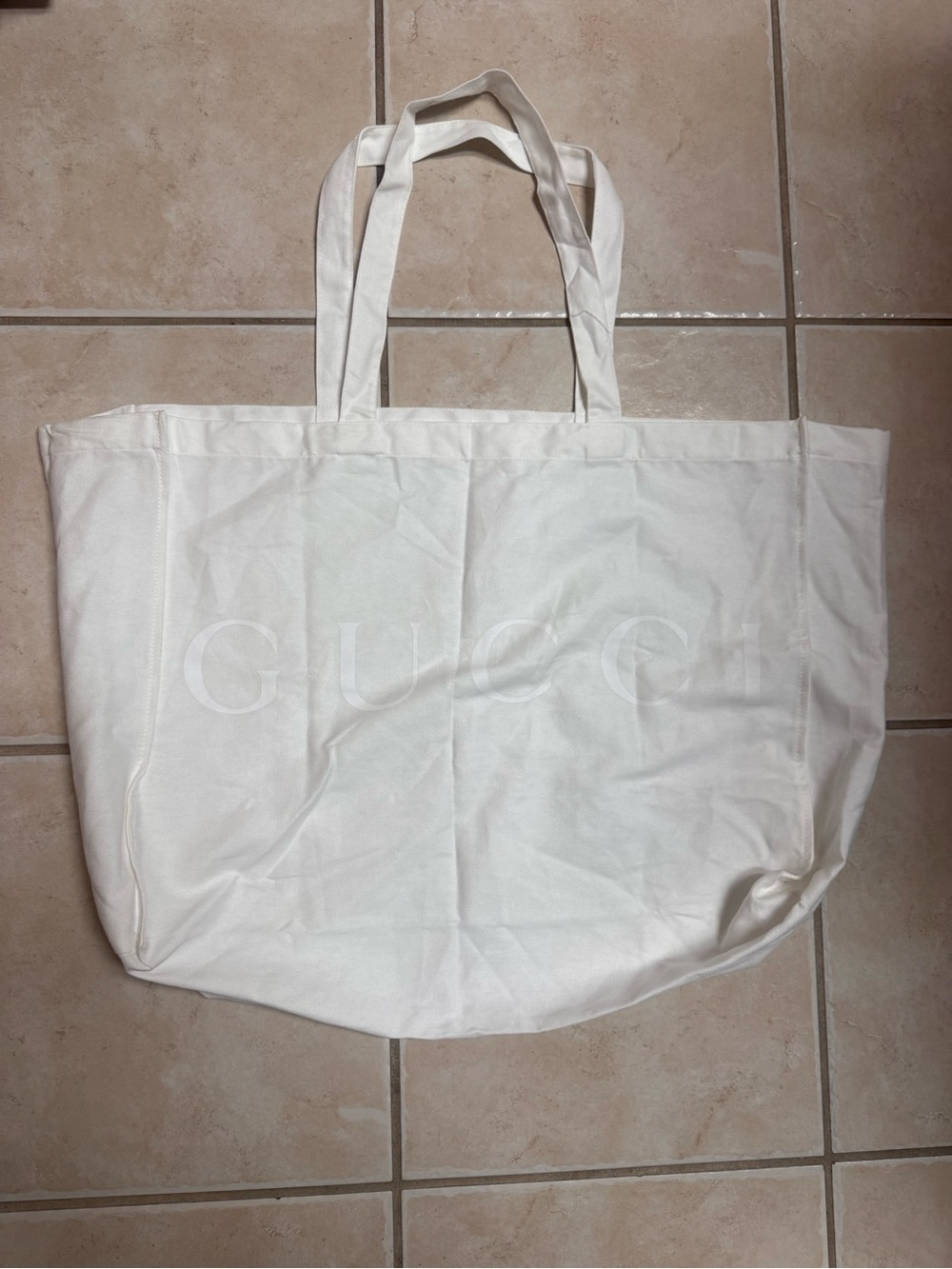 Gucci White Oversized Canvas Tote with Subtle Logo - Picture 6 of 9